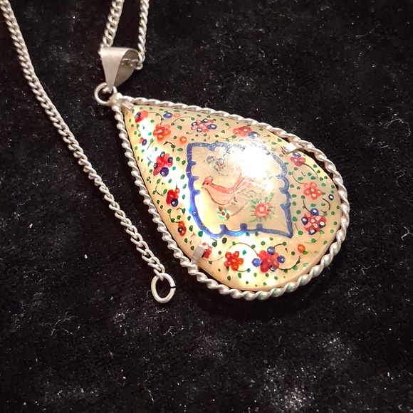 Vintage Hand-Painted  Persian Teardrop Pendant. Silver Twist Frame. 18 In Long - Picture 6 of 7